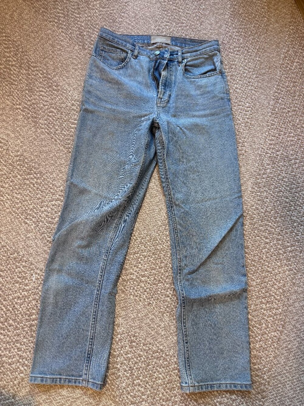 Everlane The Original Cheeky Straight Leg Jean in Light Sky Wash - Picture 2 of 5